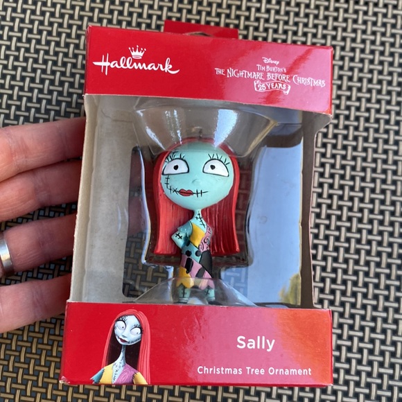 Disney Tim Burton's The Nightmare Before Christmas 25 Year Sally Ornament. - Picture 13 of 13